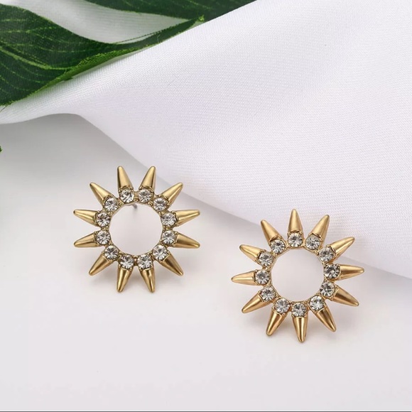 Jewelry - 1 LEFT!✨Dainty Circle Spike Stud Earrings✨